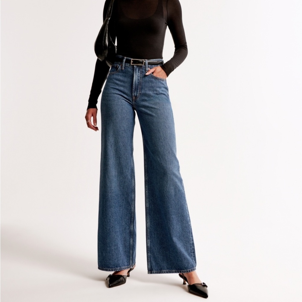 Abercrombie & Fitch High-Rise Wide-Leg Jean